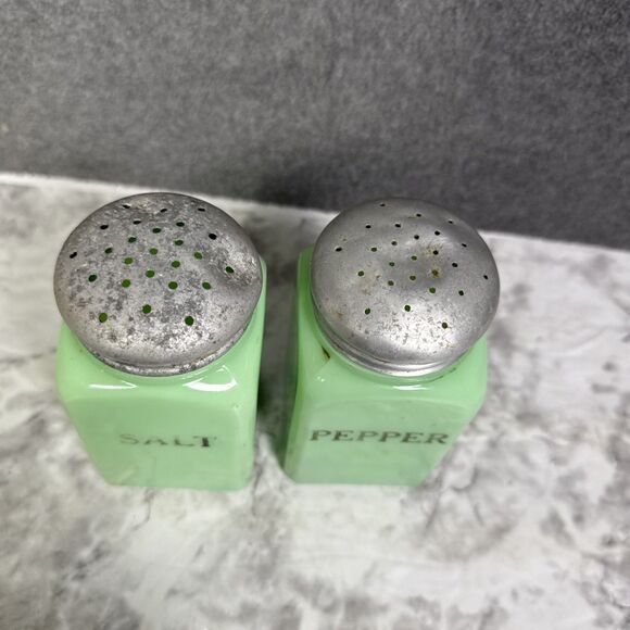 Vintage Square Green Jadeite Salt & Pepper Shakers McKee NICE Retro MCM - Picture 6 of 9
